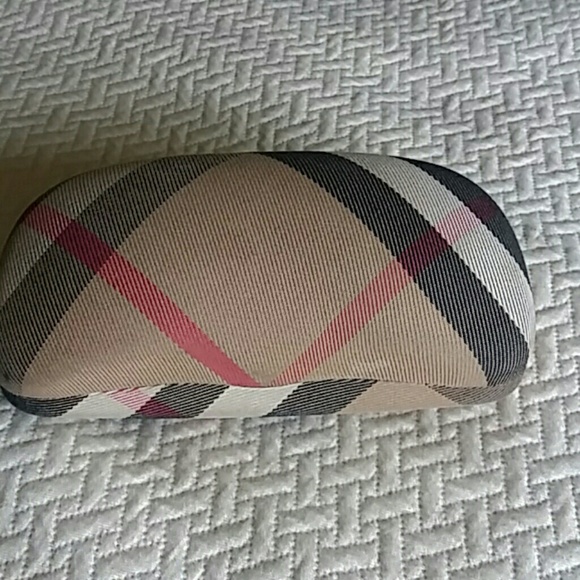 BURBERRY sunglasses with case - Picture 3 of 8